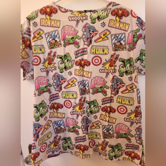 💥4 for $30💥 Avengers scrub top size LG - Picture 2 of 4